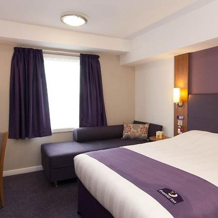 Premier Inn Клактън он Сий Екстериор снимка