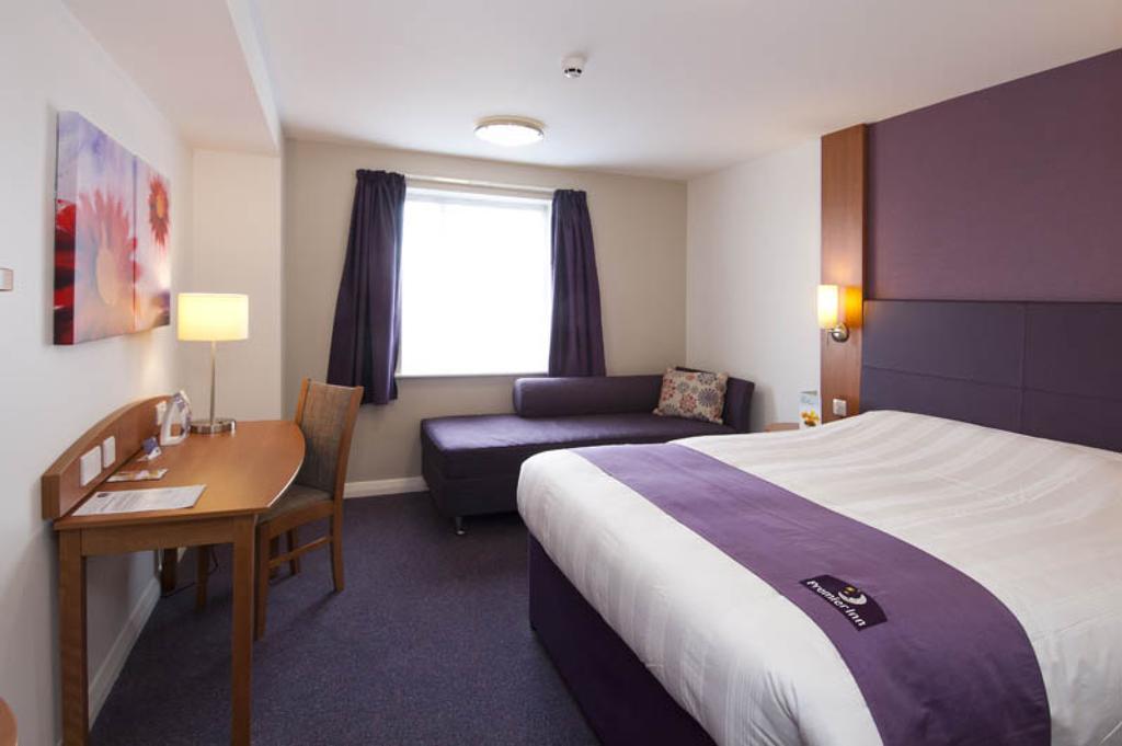 Premier Inn Клактън он Сий Екстериор снимка