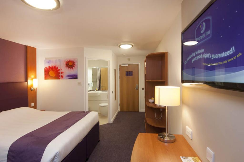 Premier Inn Клактън он Сий Екстериор снимка