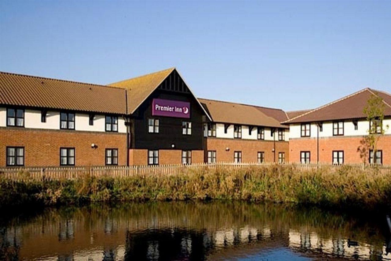 Premier Inn Клактън он Сий Екстериор снимка