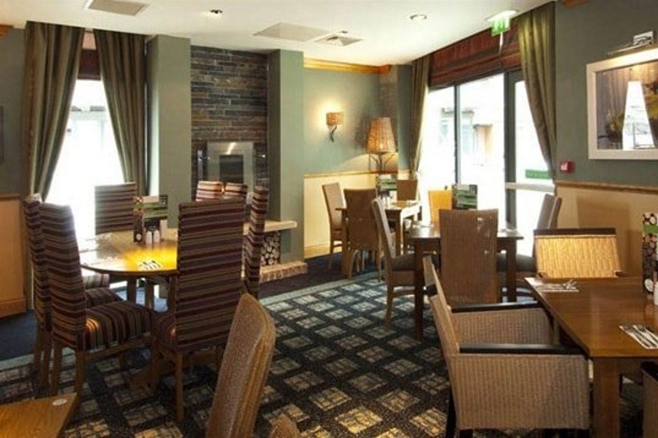 Premier Inn Клактън он Сий Екстериор снимка