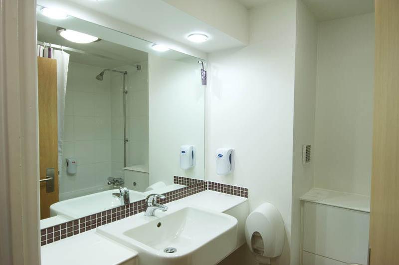 Premier Inn Клактън он Сий Екстериор снимка