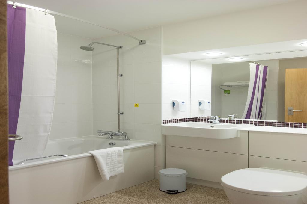 Premier Inn Клактън он Сий Екстериор снимка